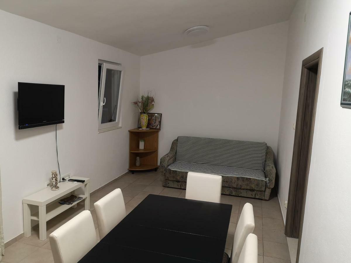 Apartment Joke ราชานิ ภายนอก รูปภาพ